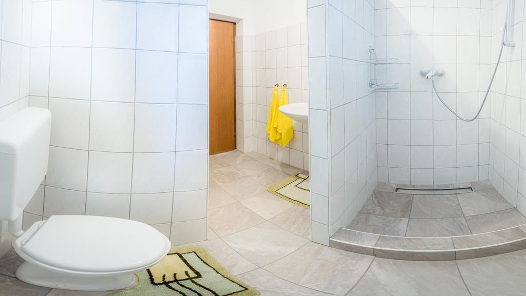 1A Adventure Hostel 勒什 外观 照片