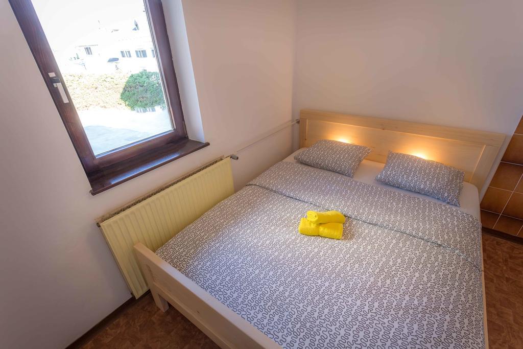1A Adventure Hostel 勒什 外观 照片