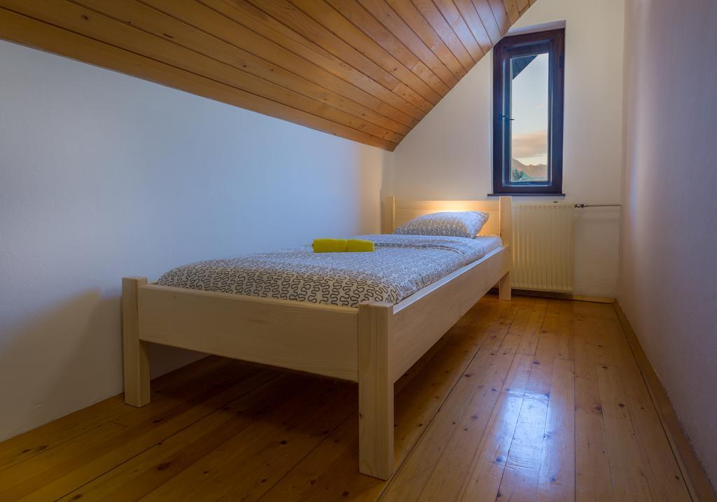 1A Adventure Hostel 勒什 外观 照片