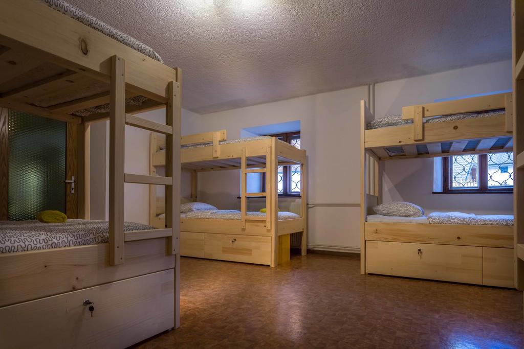 1A Adventure Hostel 勒什 客房 照片