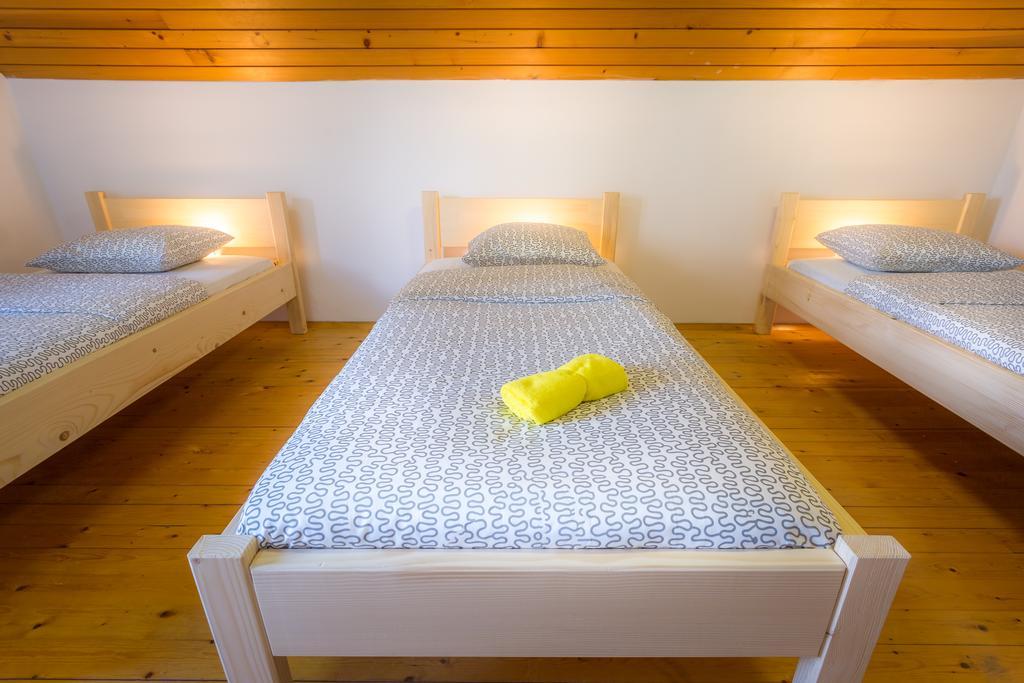1A Adventure Hostel 勒什 客房 照片